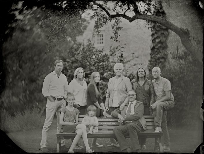 Familie portret op locatie Gouverneurstuin Heusden,18x24 cm Tintype gemaakt met het wetplate collodium procedé