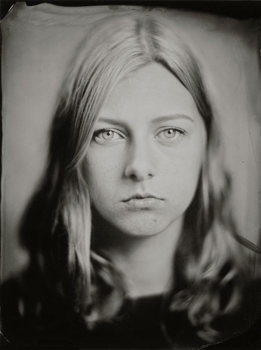 'Lotte' 18x24 cm Tintype portret gemaakt met het wetplate collodium procedé