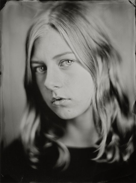 'Lotte' 18x24 cm Tintype portret gemaakt met het wetplate collodium procedé